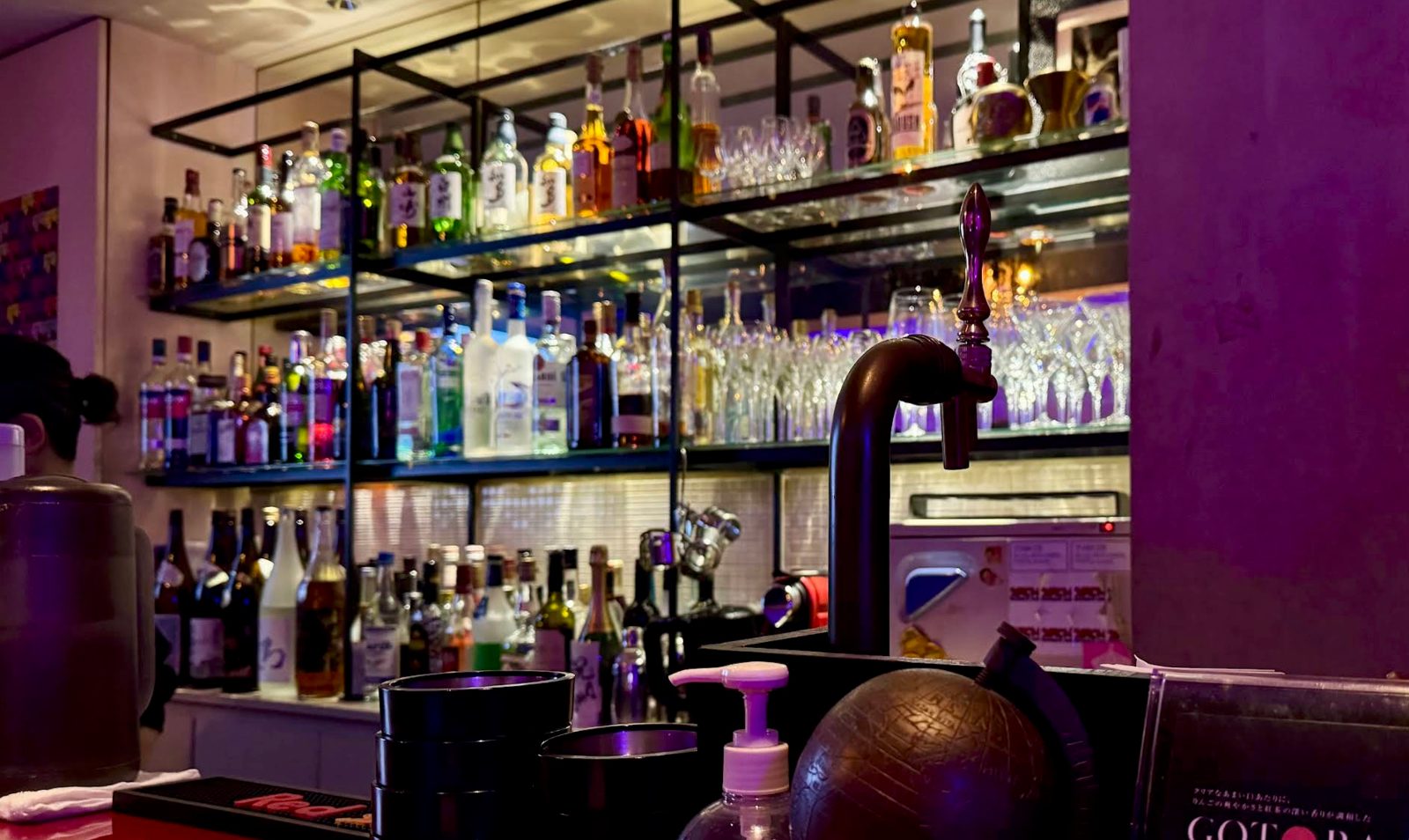 Bar PLUS 店内写真2